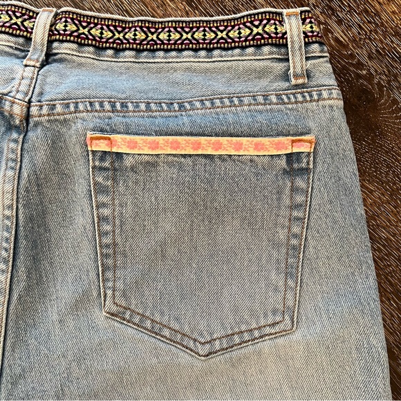 Vintage GUESS Light Wash Embroidered Distressed Women’s Jeans Sz 32 Made In USA - Picture 5 of 15